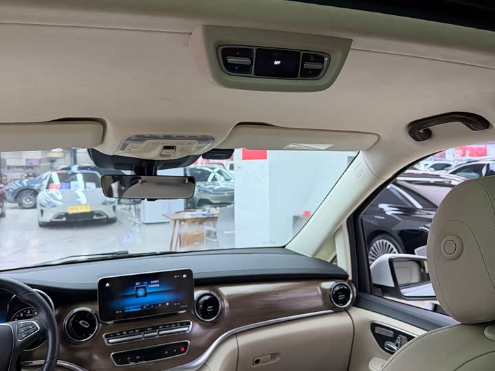 Фото 5 - Mercedes-Benz V-Class