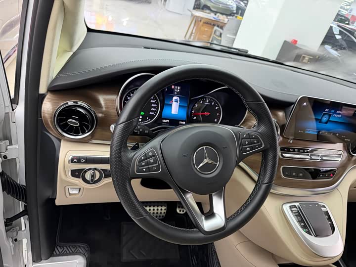 Фото 8 - Mercedes-Benz V-Class