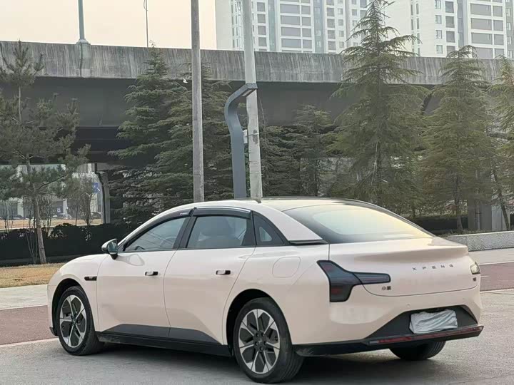 Фото 9 - XPeng Mona M03