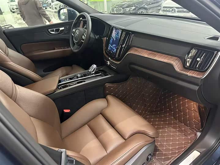 Фото 3 - Volvo XC60