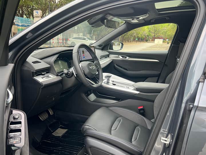 Фото 4 - Geely Preface