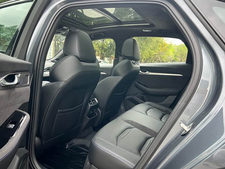 Фото 6 - Geely Preface