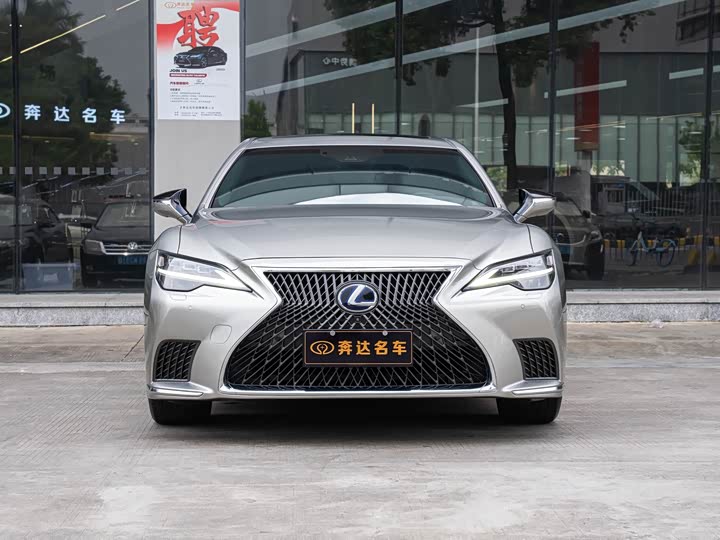 Фото 2 - Lexus LS