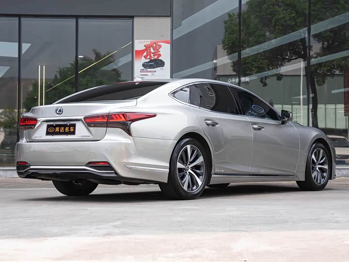 Фото 3 - Lexus LS