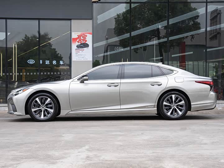 Фото 4 - Lexus LS