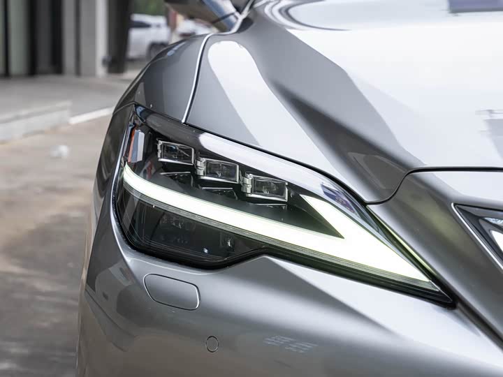 Фото 6 - Lexus LS