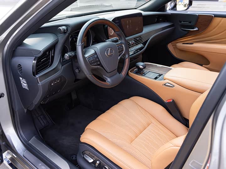 Фото 9 - Lexus LS