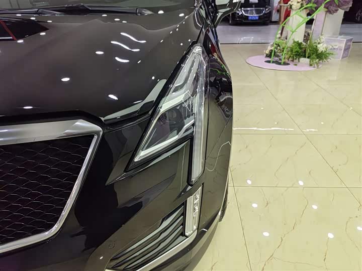 Фото 9 - Cadillac XT5