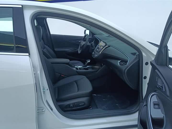 Фото 8 - Chevrolet Malibu XL