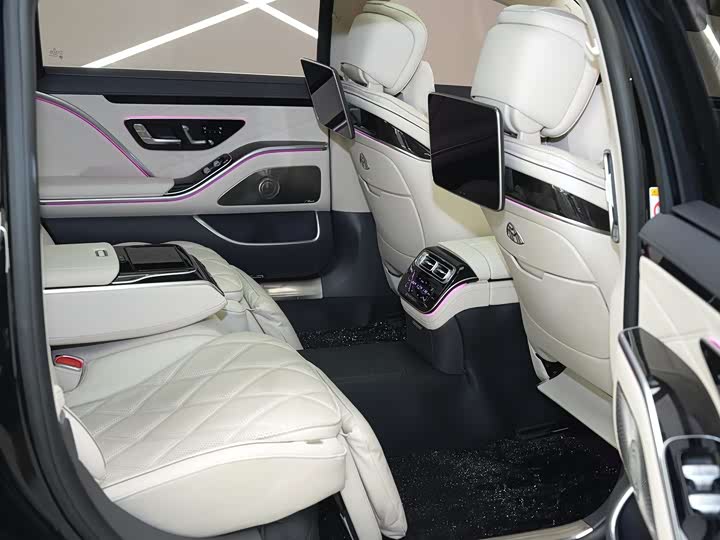 Фото 9 - Mercedes-Benz Maybach S-Class