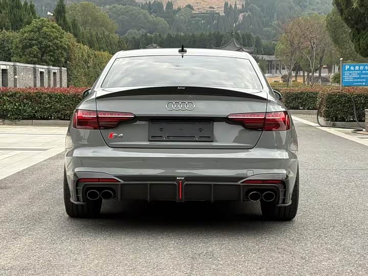 Фото 4 - Audi S4