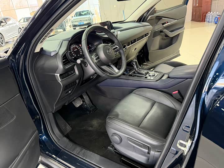 Photo 7 - Mazda CX-30