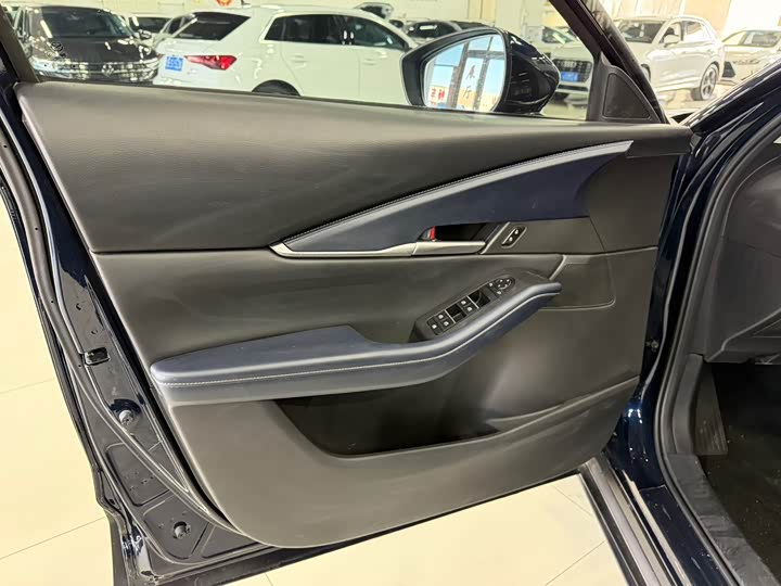 Photo 8 - Mazda CX-30