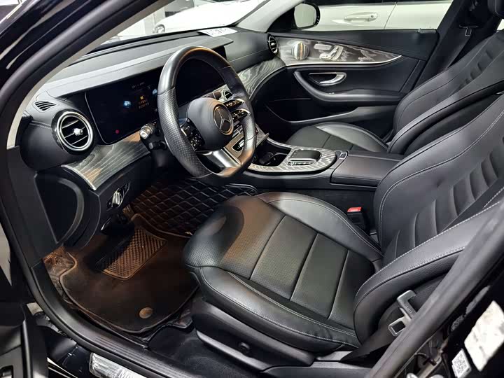 Photo 5 - Mercedes-Benz E-Class