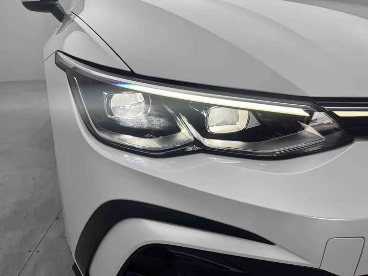 Фото 4 - Volkswagen Golf