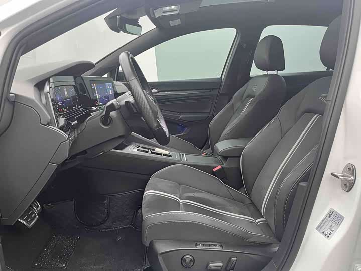 Фото 5 - Volkswagen Golf