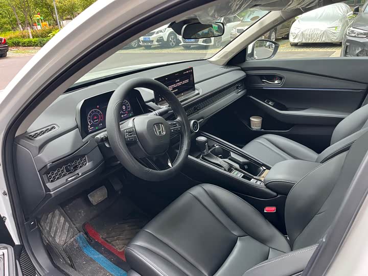 Фото 4 - Honda Accord