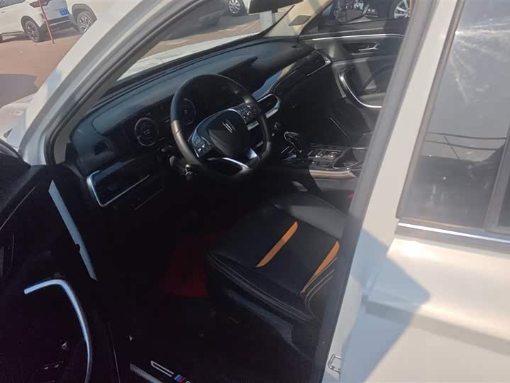 Фото 9 - Bestune T77