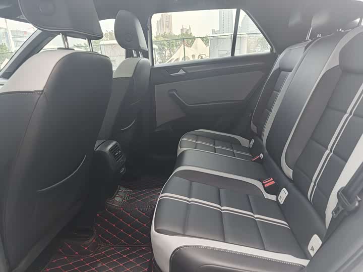 Фото 9 - Volkswagen T-Roc