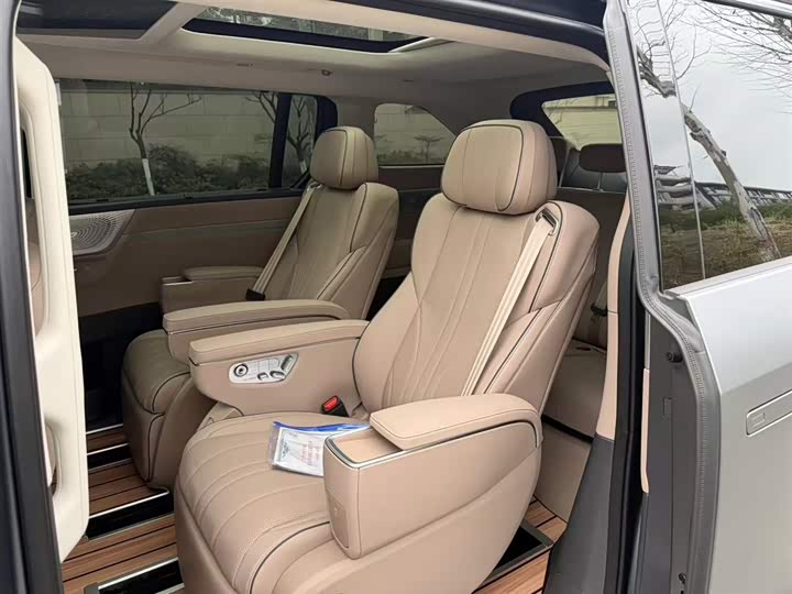 Фото 3 - XPeng X9