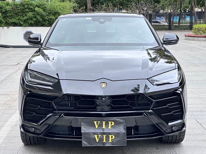 Фото 2 - Lamborghini Urus