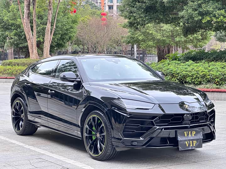 Фото 3 - Lamborghini Urus