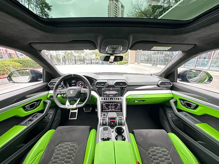 Фото 7 - Lamborghini Urus