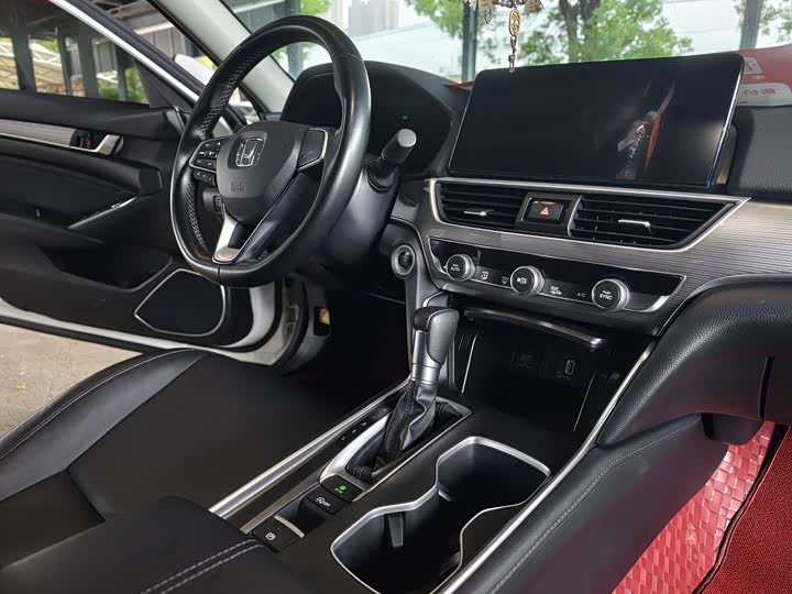 Фото 8 - Honda Accord