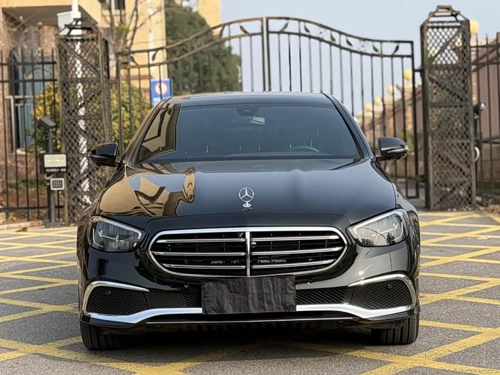 Zdjęcie 1 - Mercedes-Benz E-Class