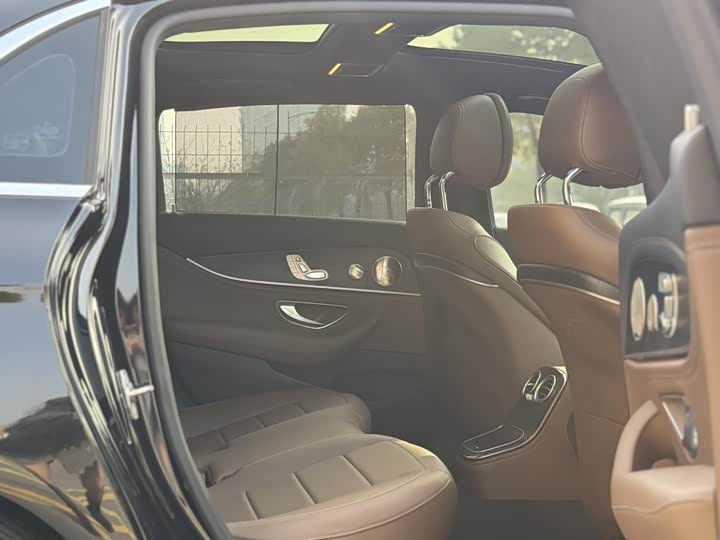 Zdjęcie 8 - Mercedes-Benz E-Class