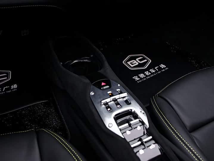 Фото 9 - Ferrari 296