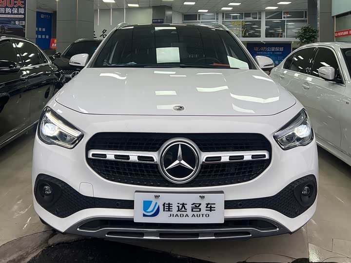 Photo 2 - Mercedes-Benz GLA-Class