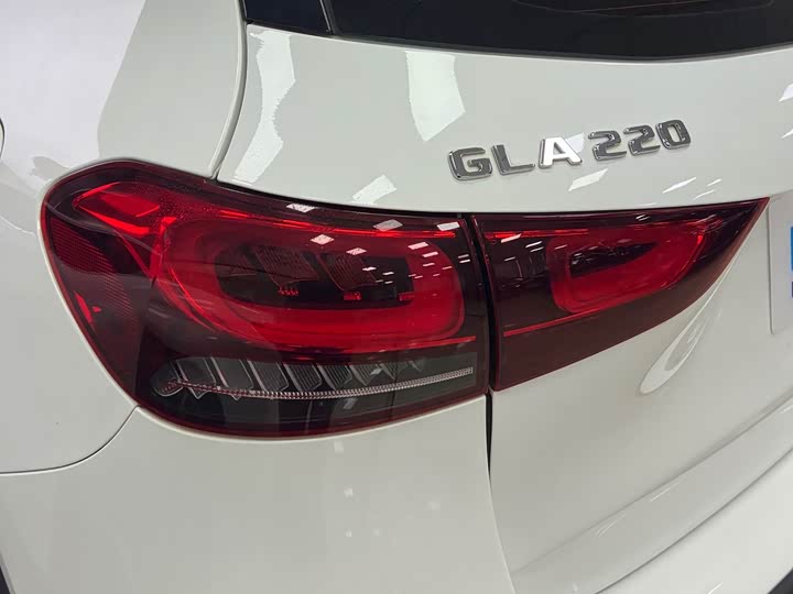 Photo 6 - Mercedes-Benz GLA-Class