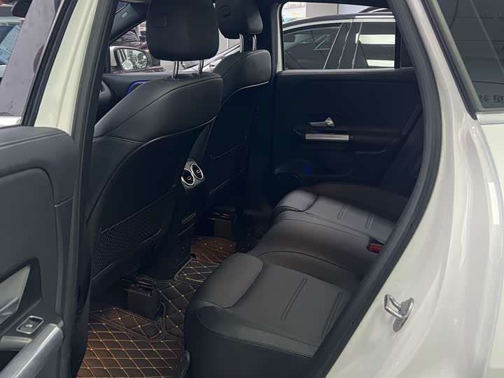 Photo 8 - Mercedes-Benz GLA-Class