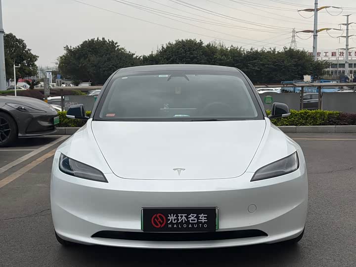 Фото 2 - Tesla Model 3