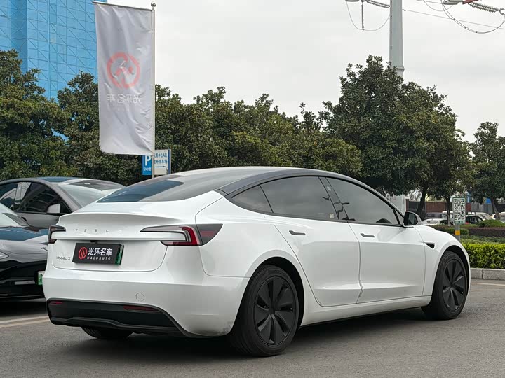 Фото 6 - Tesla Model 3