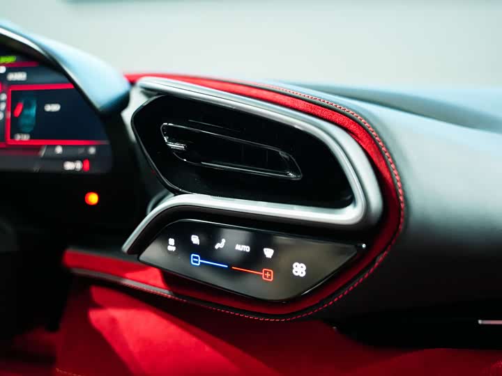 Фото 9 - Ferrari 296