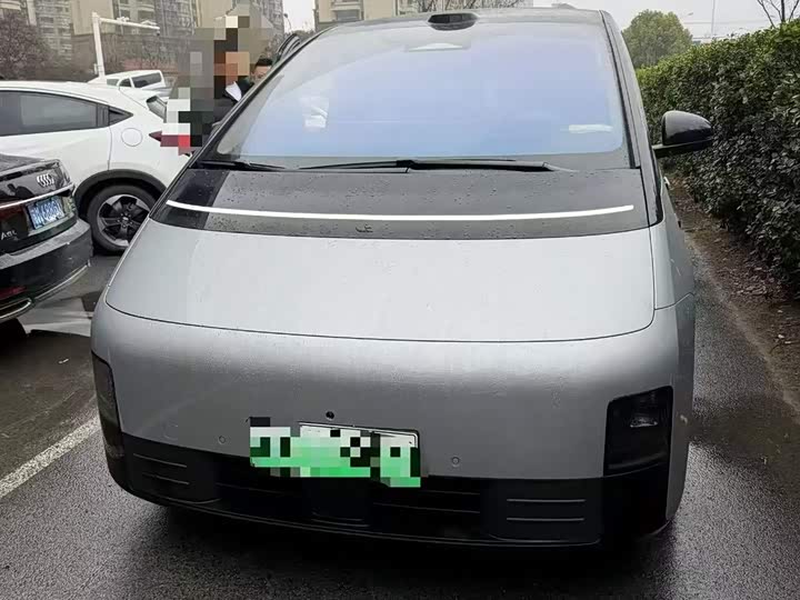 Фото 2 - LiXiang Mega