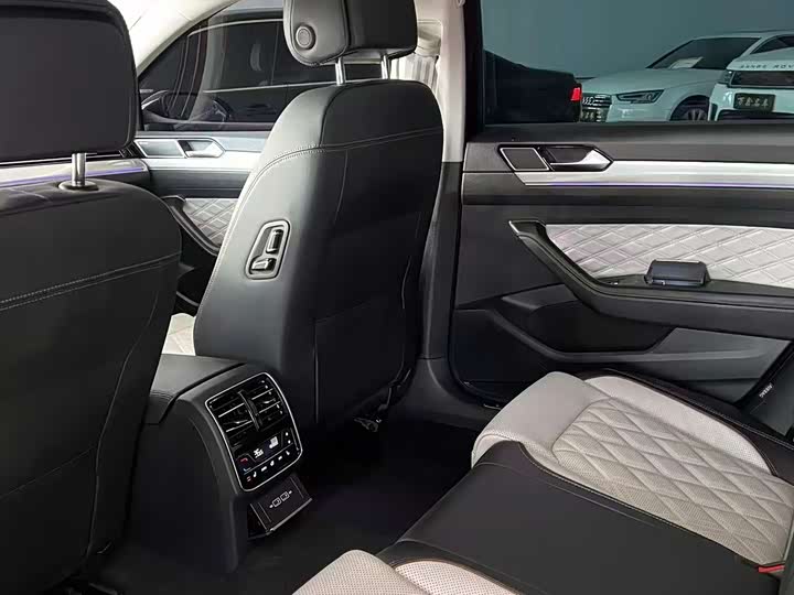 Фото 5 - Volkswagen Magotan