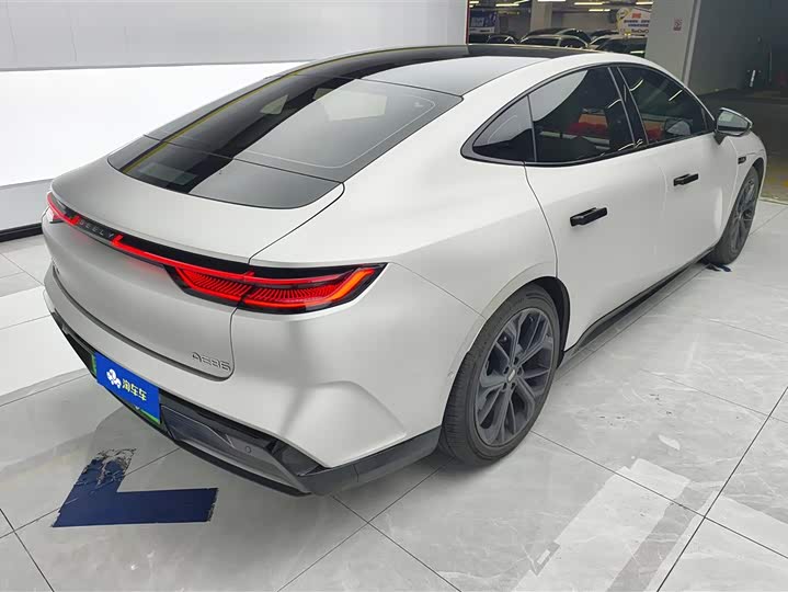 Фото 3 - Geely Galaxy E8