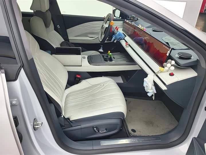 Фото 8 - Geely Galaxy E8