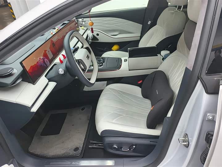 Фото 9 - Geely Galaxy E8