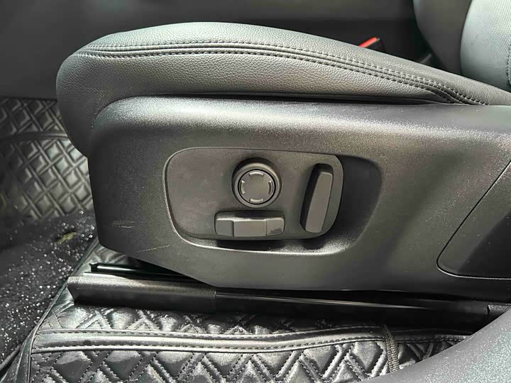 Фото 7 - Land Rover Range Rover Velar