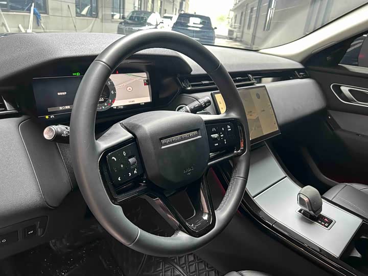 Фото 8 - Land Rover Range Rover Velar