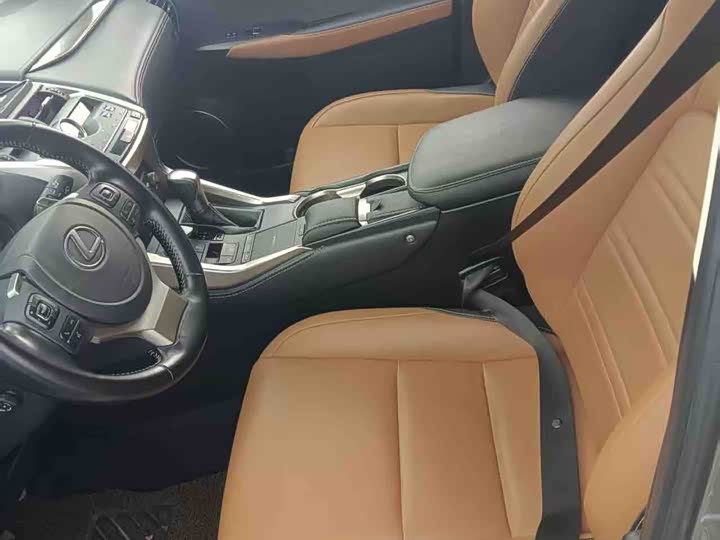 Фото 4 - Lexus NX