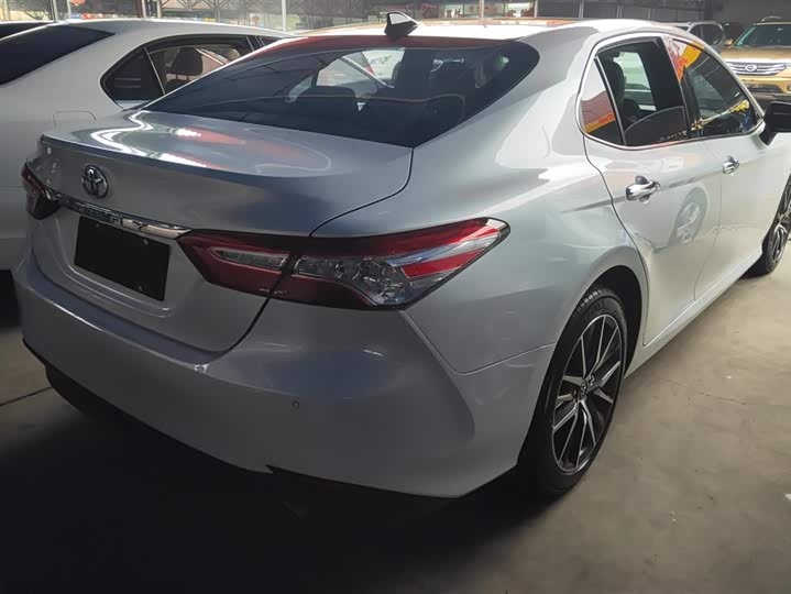 Фото 3 - Toyota Camry