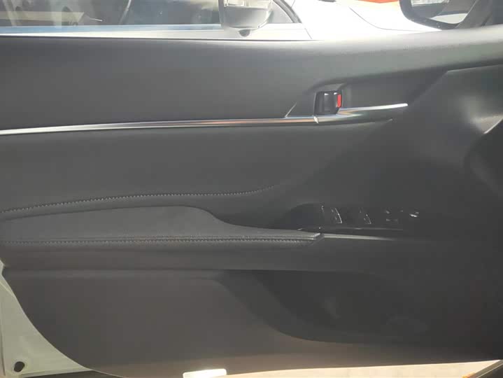 Фото 7 - Toyota Camry