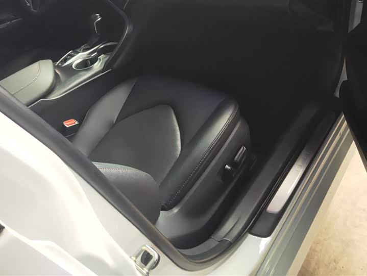 Фото 8 - Toyota Camry