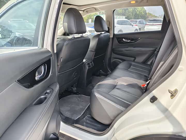 Фото 6 - Nissan X-Trail