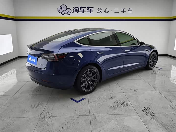 Фото 3 - Tesla Model 3